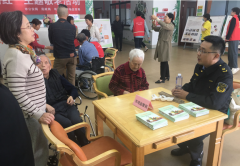 江苏省仪征市市场监管局开展保健食品科普宣传